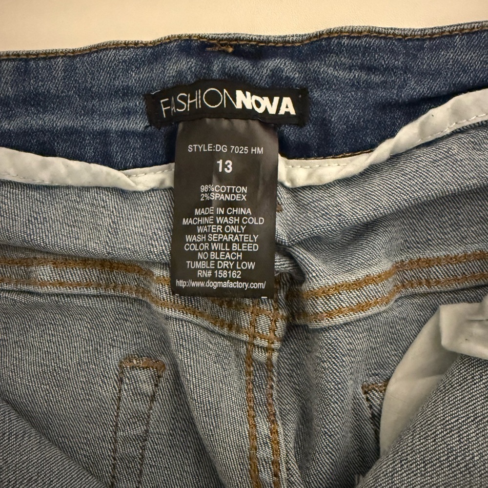 2/$25 Killing 'Em Kindly High Rise Jeans - Medium Blue Wash sz 13 - Picture 6 of 7